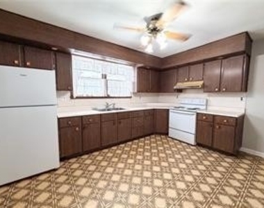 6 Logan Ave - Photo Thumbnail 6