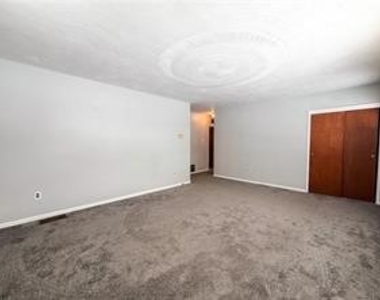 6 Logan Ave - Photo Thumbnail 4