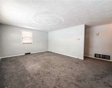 6 Logan Ave - Photo Thumbnail 3