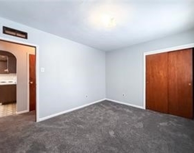 6 Logan Ave - Photo Thumbnail 11