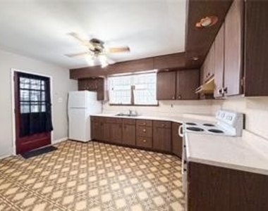 6 Logan Ave - Photo Thumbnail 7