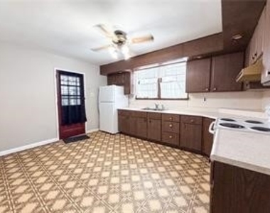 6 Logan Ave - Photo Thumbnail 5