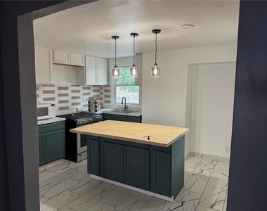 1385 5th Ave - Photo Thumbnail 2