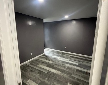1385 5th Ave - Photo Thumbnail 11