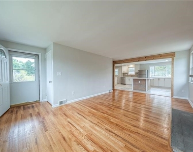 719 Cumberland Rd - Photo Thumbnail 3