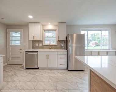719 Cumberland Rd - Photo Thumbnail 9