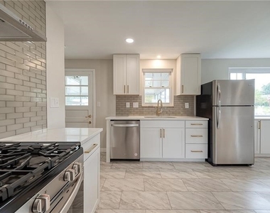719 Cumberland Rd - Photo Thumbnail 13