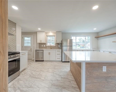 719 Cumberland Rd - Photo Thumbnail 7