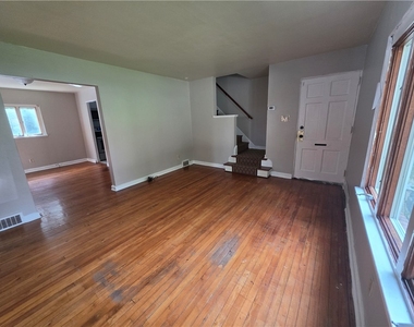 370 Anawanda Ave - Photo Thumbnail 2