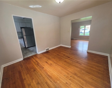 370 Anawanda Ave - Photo Thumbnail 4