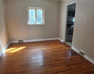 370 Anawanda Ave - Photo Thumbnail 3