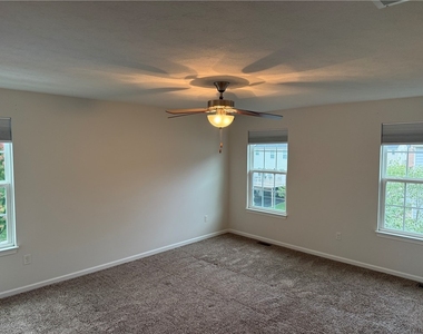 1906 Pointe View Drive - Photo Thumbnail 35