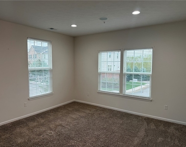 1906 Pointe View Drive - Photo Thumbnail 30