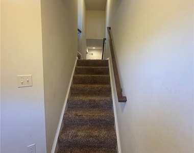 1906 Pointe View Drive - Photo Thumbnail 23