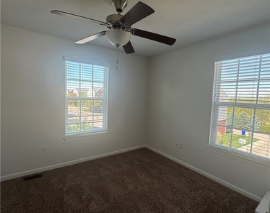 1906 Pointe View Drive - Photo Thumbnail 17