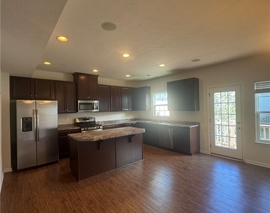 1906 Pointe View Drive - Photo Thumbnail 9