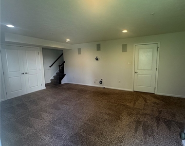 1906 Pointe View Drive - Photo Thumbnail 25