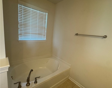 1906 Pointe View Drive - Photo Thumbnail 14
