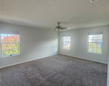 1906 Pointe View Drive - Photo Thumbnail 11