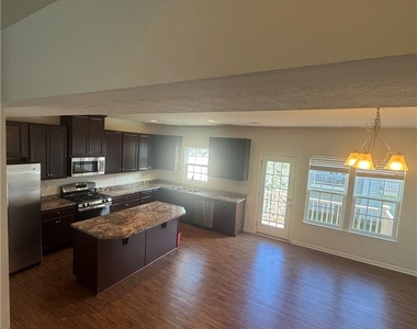 1906 Pointe View Drive - Photo Thumbnail 5