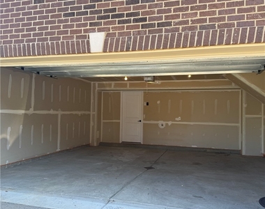 1906 Pointe View Drive - Photo Thumbnail 27