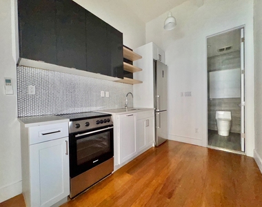 228 Kingsland Avenue - Photo Thumbnail 5
