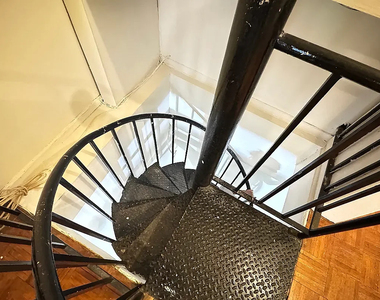 325 East 89th Street - Photo Thumbnail 5
