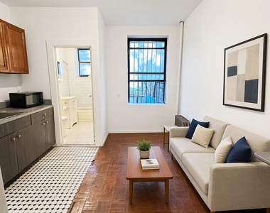 325 East 89th Street - Photo Thumbnail 2