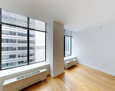 10 Hanover Square - Photo Thumbnail 1