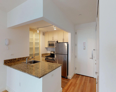 10 Hanover Square - Photo Thumbnail 2