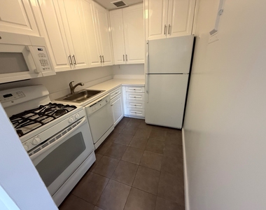 201 East 12th Street - Photo Thumbnail 6