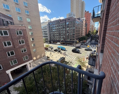 201 East 12th Street - Photo Thumbnail 4