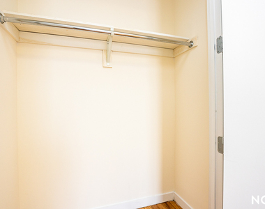 924 Metropolitan Ave - Photo Thumbnail 7