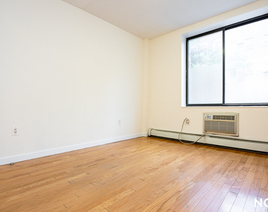 924 Metropolitan Ave - Photo Thumbnail 12