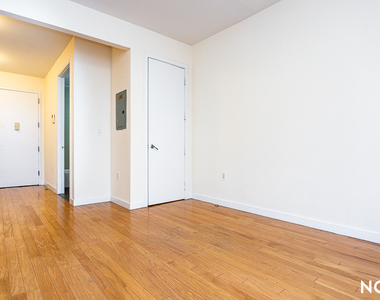 924 Metropolitan Ave - Photo Thumbnail 4