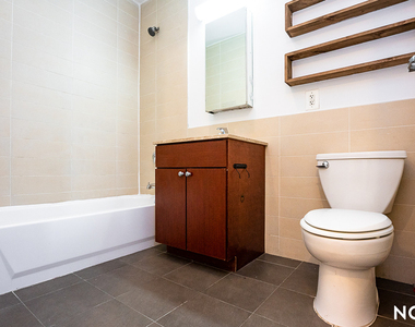 924 Metropolitan Ave - Photo Thumbnail 11