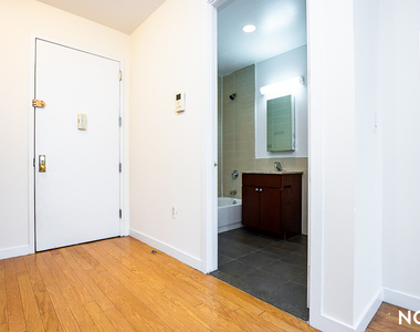 924 Metropolitan Ave - Photo Thumbnail 5