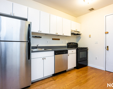 924 Metropolitan Ave - Photo Thumbnail 3