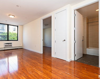 924 Metropolitan Ave - Photo Thumbnail 11