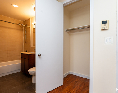 924 Metropolitan Ave - Photo Thumbnail 16