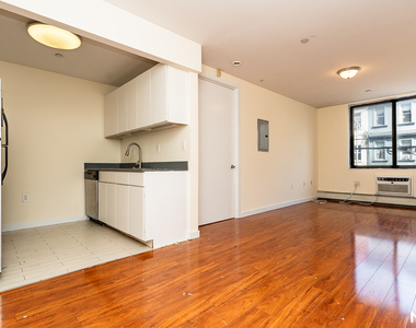 924 Metropolitan Ave - Photo Thumbnail 10