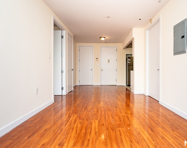 924 Metropolitan Ave - Photo Thumbnail 9