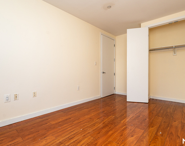 924 Metropolitan Ave - Photo Thumbnail 5