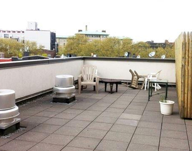 924 Metropolitan Ave - Photo Thumbnail 1