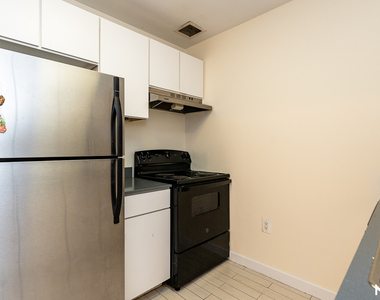 924 Metropolitan Ave - Photo Thumbnail 15
