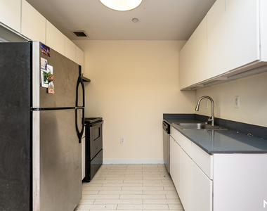 924 Metropolitan Ave - Photo Thumbnail 12