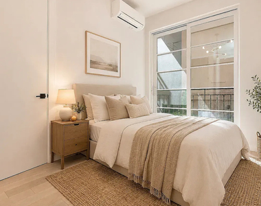 978 Kent Avenue - Photo Thumbnail 3