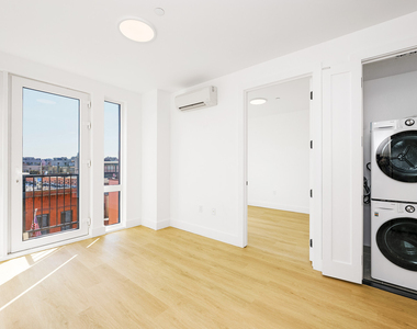 649 Hart St - Photo Thumbnail 9