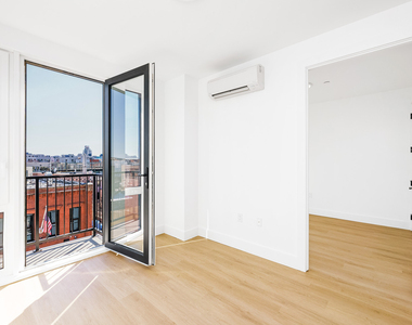 649 Hart St - Photo Thumbnail 11