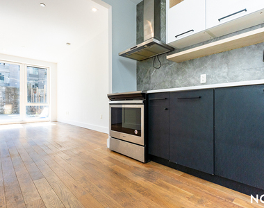 916 Bergen St - Photo Thumbnail 6